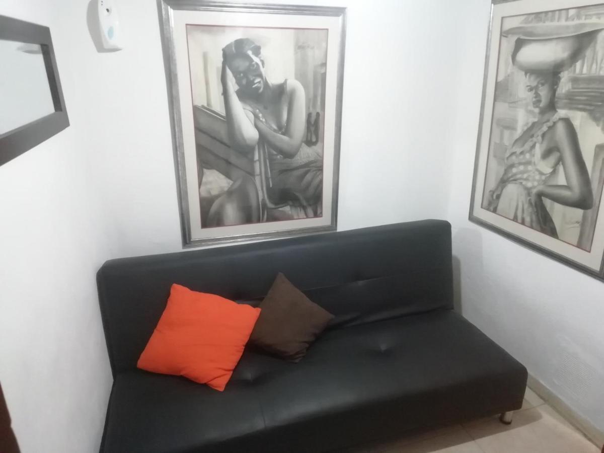 Отель Hostal Caminos De Суэска Экстерьер фото