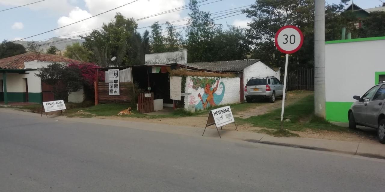 Отель Hostal Caminos De Суэска Экстерьер фото