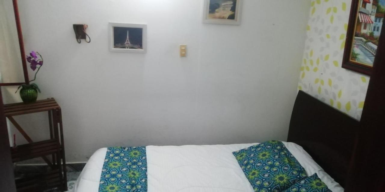 Отель Hostal Caminos De Суэска Экстерьер фото