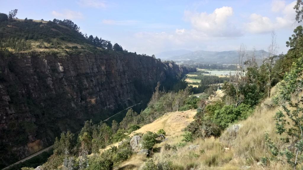 Отель Hostal Caminos De Суэска Экстерьер фото